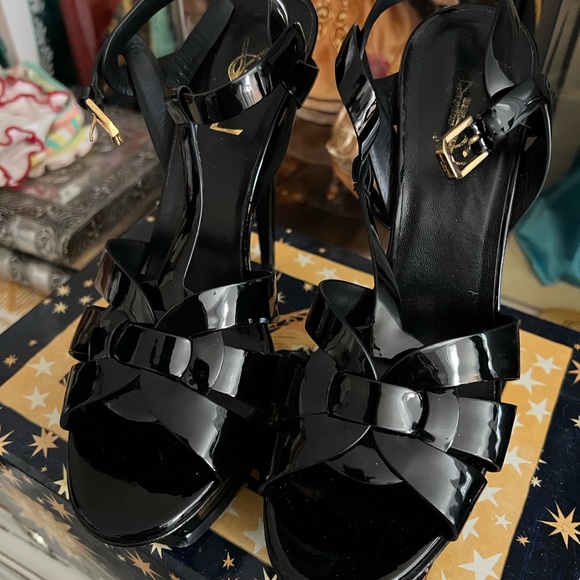 Saint Laurent Vitello Vernice Nero Heels - Picture 11 of 11